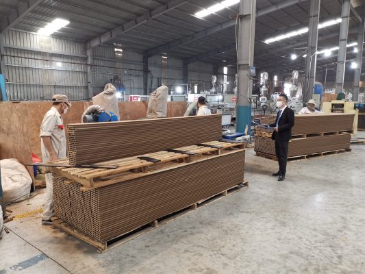 The stringent inspection process of VIS for Plastic Wood products: